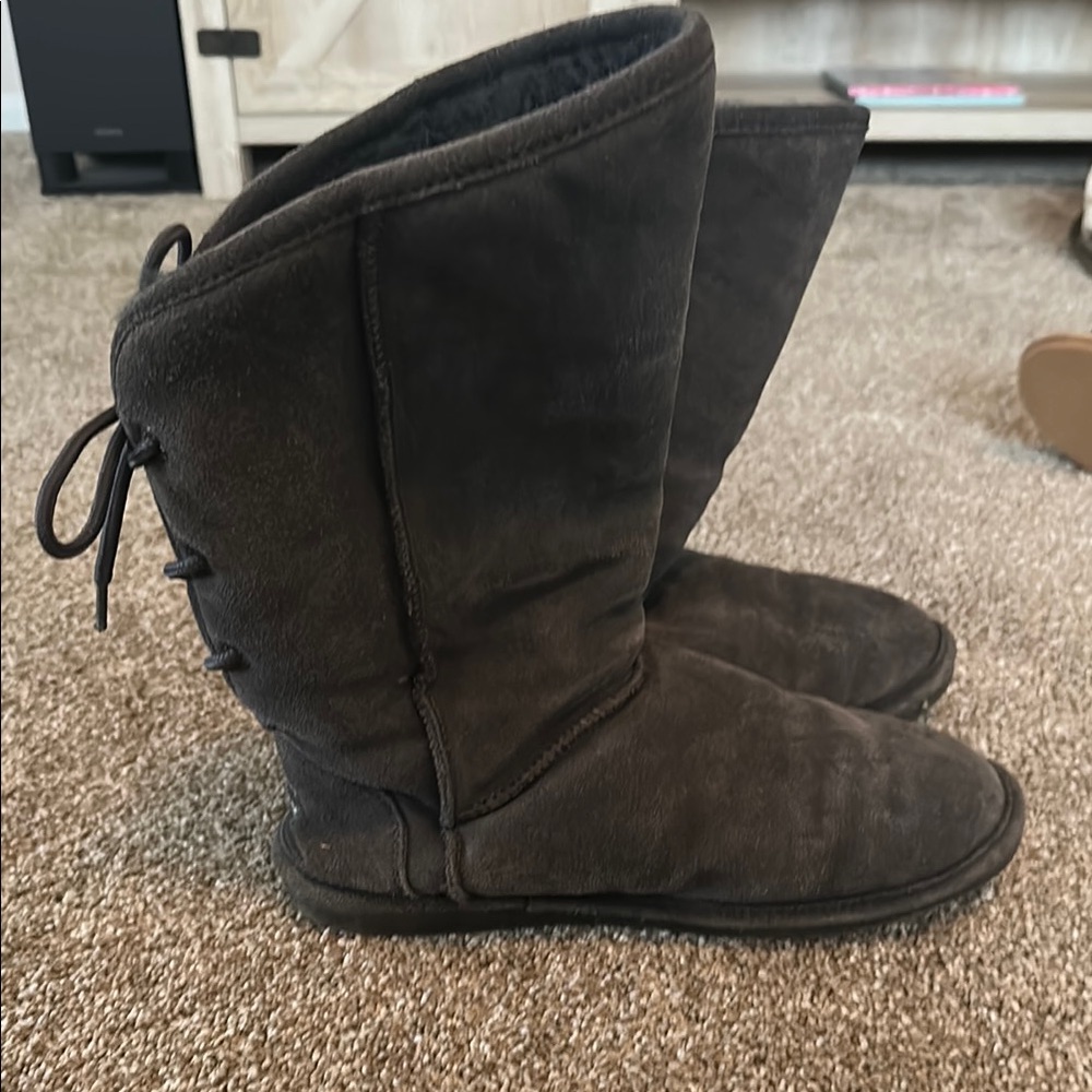 BearPaw Gray Winter Boots with Adjustable Lacing